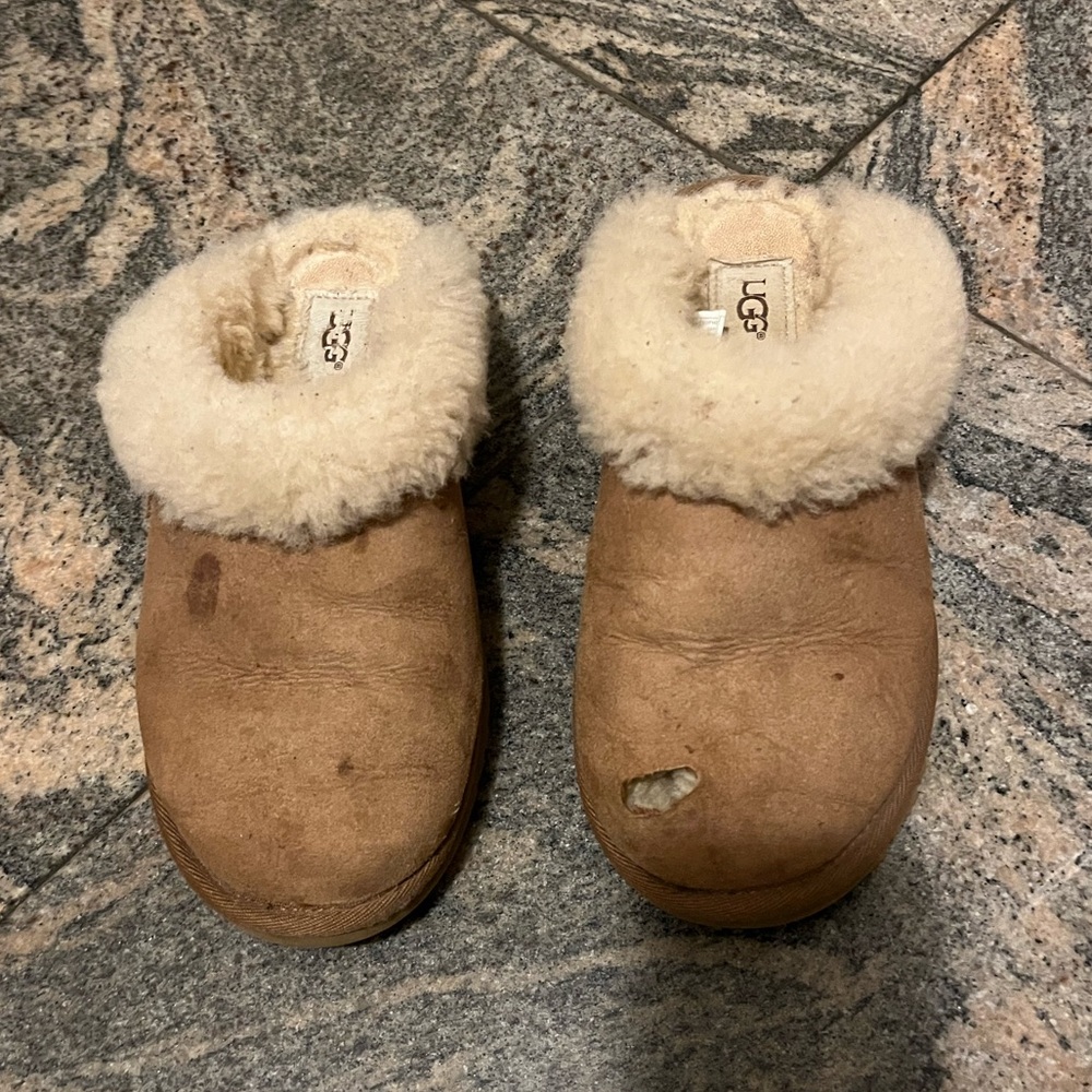 Ugg slippers size 6